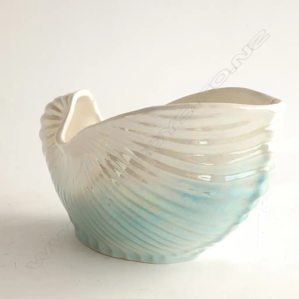 CROWN LYNN GREEN LUSTRE SHELL VASE #2049 L 230MM LIGHT CRAZING Image 1++