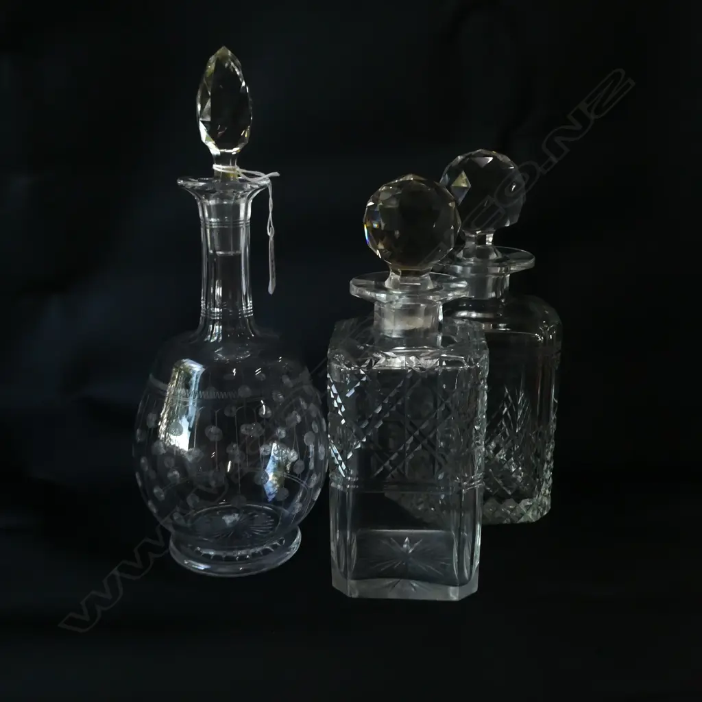 3 GLASS DECANTERS W. STOPPERS H. 295MM - STOPPERS A/F Image 1++