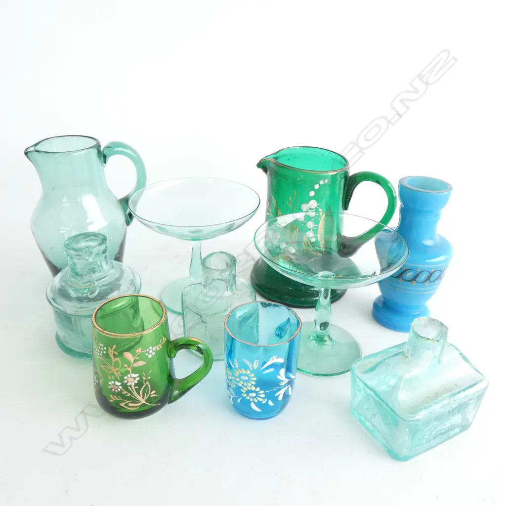 ASSTD ANTIQUE GLASS ITEMS Image 1++