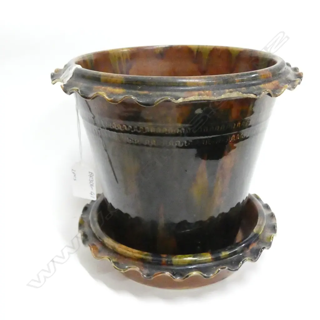 NZ POTTERY PLANTER POT & SAUCER H. 210MM DIA 230MM - SOME CHIPPING TO THE FRILLED TOP RIM Image 1++