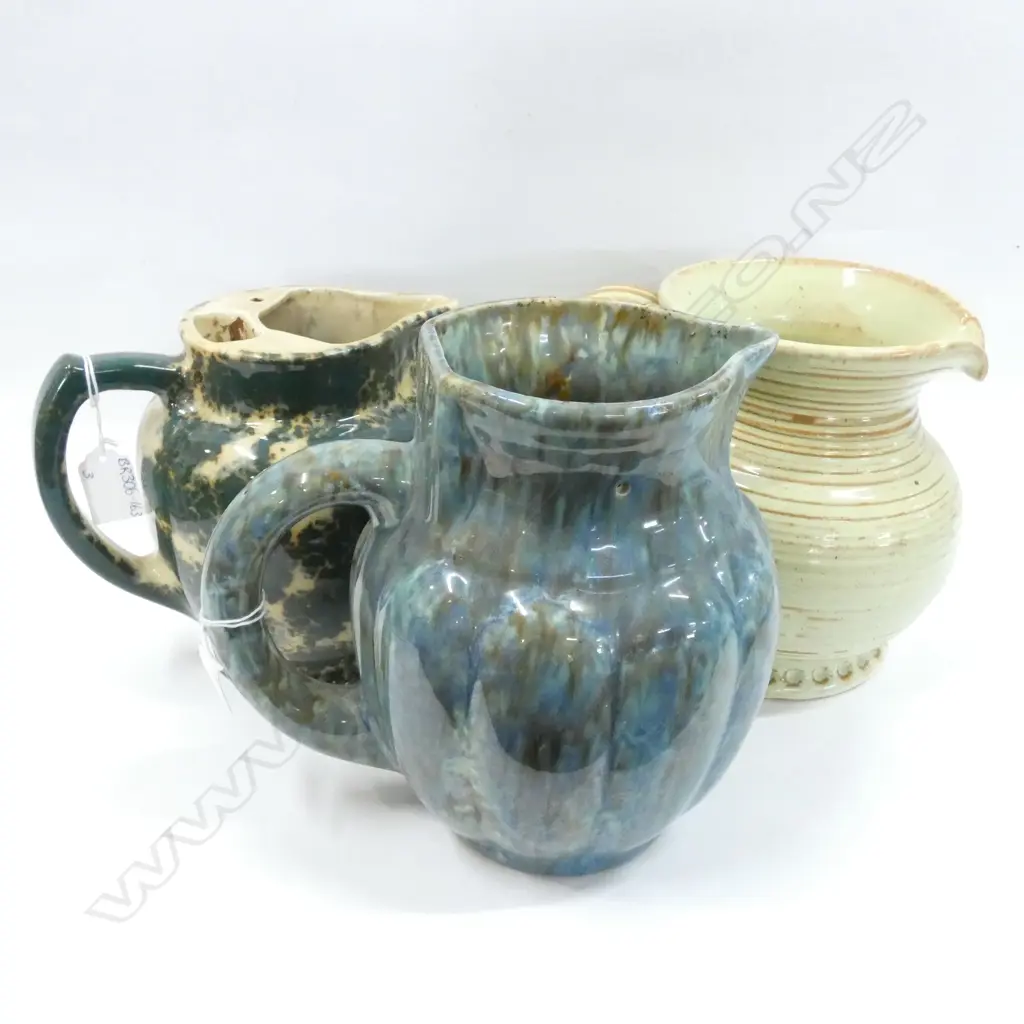 OLD CERAMIC ELECTRIC JUG (NO LIDS) + LG POTTERY TRICKLE GLAZE JUG H. 220MM + 1 OTHER Image 1++