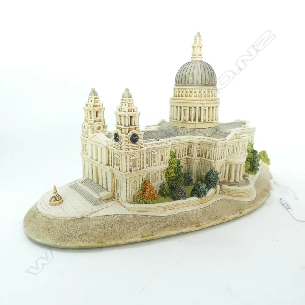 LILLIPUT LANE BRITAIN'S HERITAGE - ST PAUL'S CATHEDRAL - WITH BOX & CERTIFICATE  Image 1++