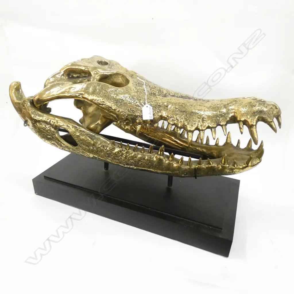 LGE POLISHED BRONZE CROCODILE SCULPTURE. L.700mm... Image 1++