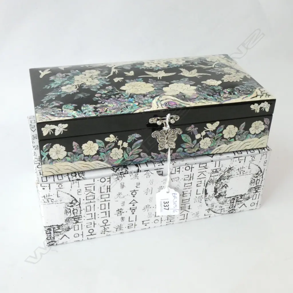 INLAID MOP JEWELLERY BOX, KOREAN IN ORIG. BOX L.235mm Image 1++
