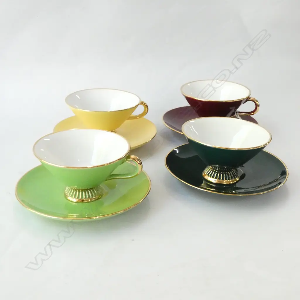 4 ITALIAN DECO STYLE COFFEE CUPS AND SAUCERS Image 1++
