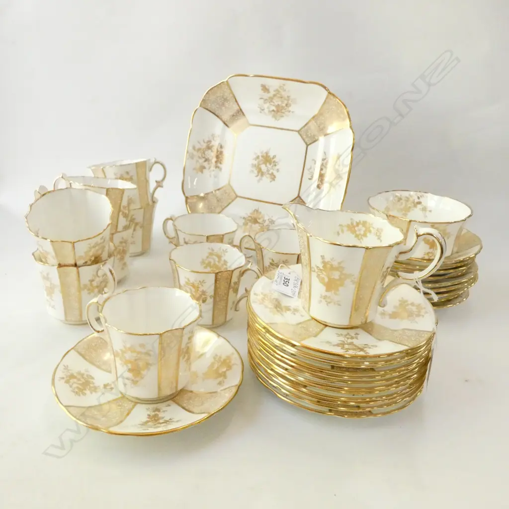 HAMMERSLEY GOLD PATTERN TEA SET; 35PC.... Image 1++
