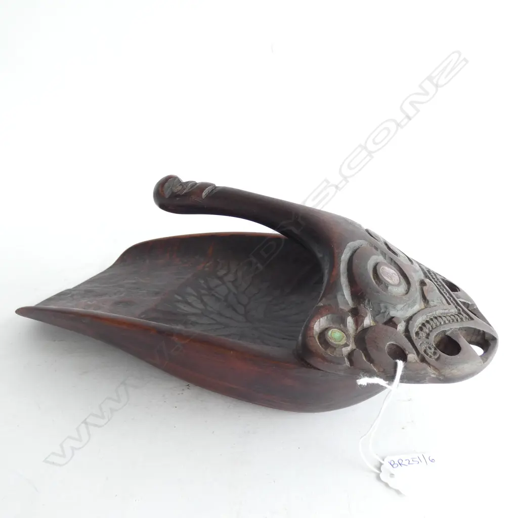 CARVED MAORI BAILER L.330mm Image 1++