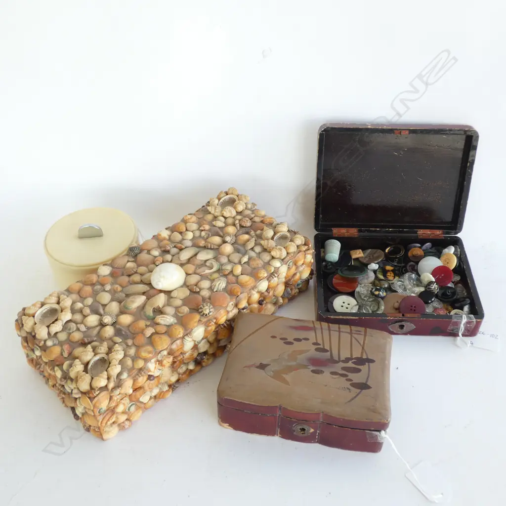 1 LIDDED SHELL BOX (270 X 130MM) SM BAKELITE CONTAINER + 2 OTHER BOXES WITH BUTTONS ETC. Image 1++
