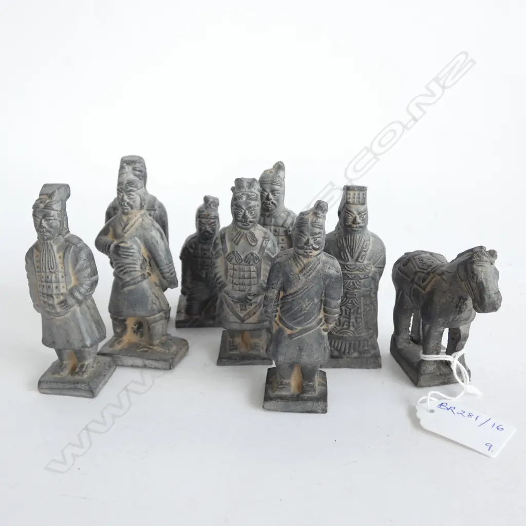 9 CHINESE TERRACOTTA WARRIOR FIGURES H.85mm Image 1++