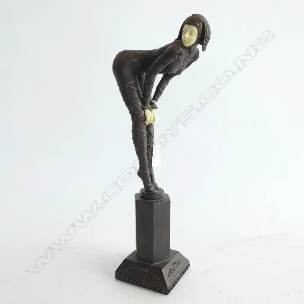 THE LEONARDO COLLECTION BRONZED RESIN LADY FIGURINE - H. 395MM Image 1++