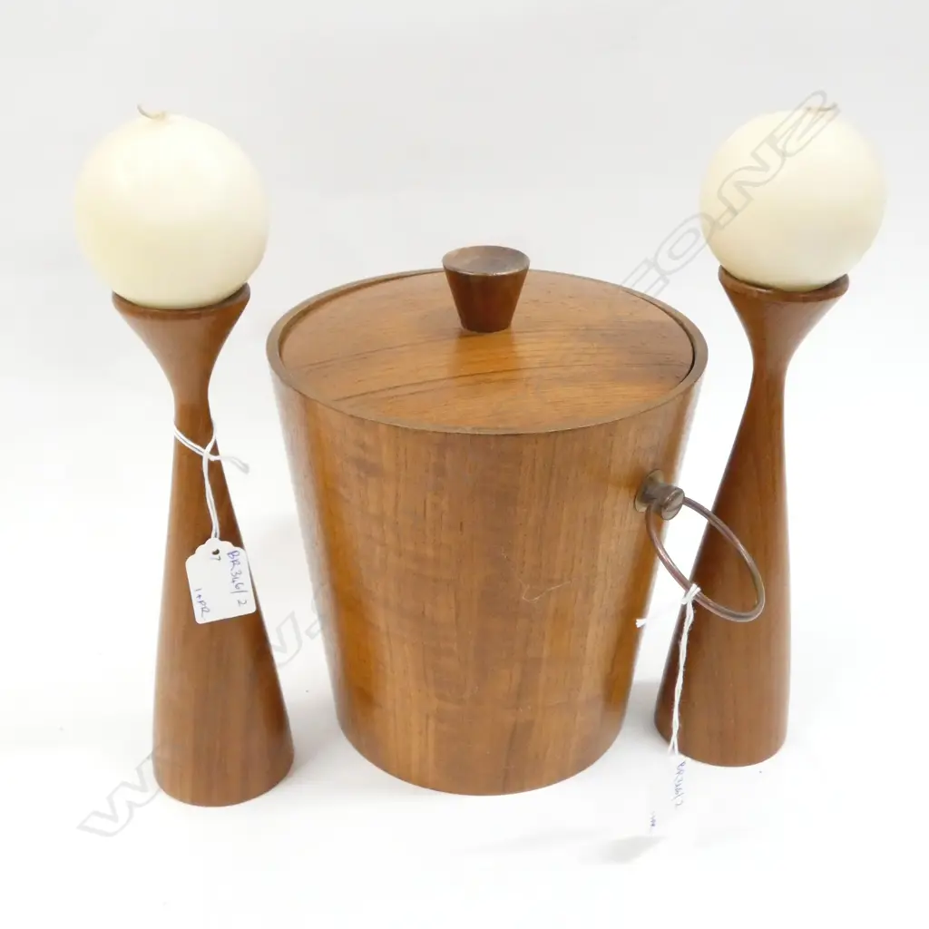 VINTAGE WOODEN ICE BUCKET & PR CANDLES Image 1++