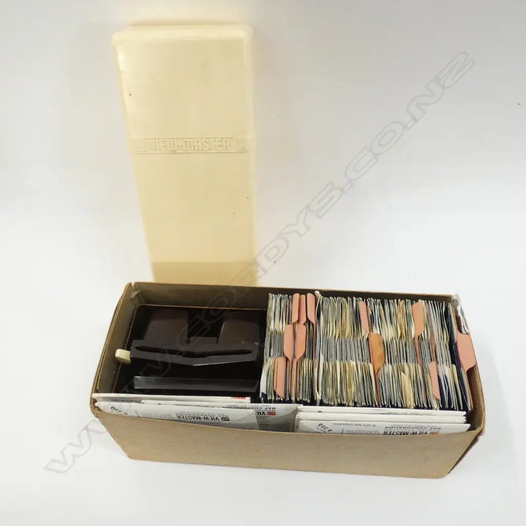 CREAM BAKELITE VIEWMASTER PLUS SLIDES Image 1++