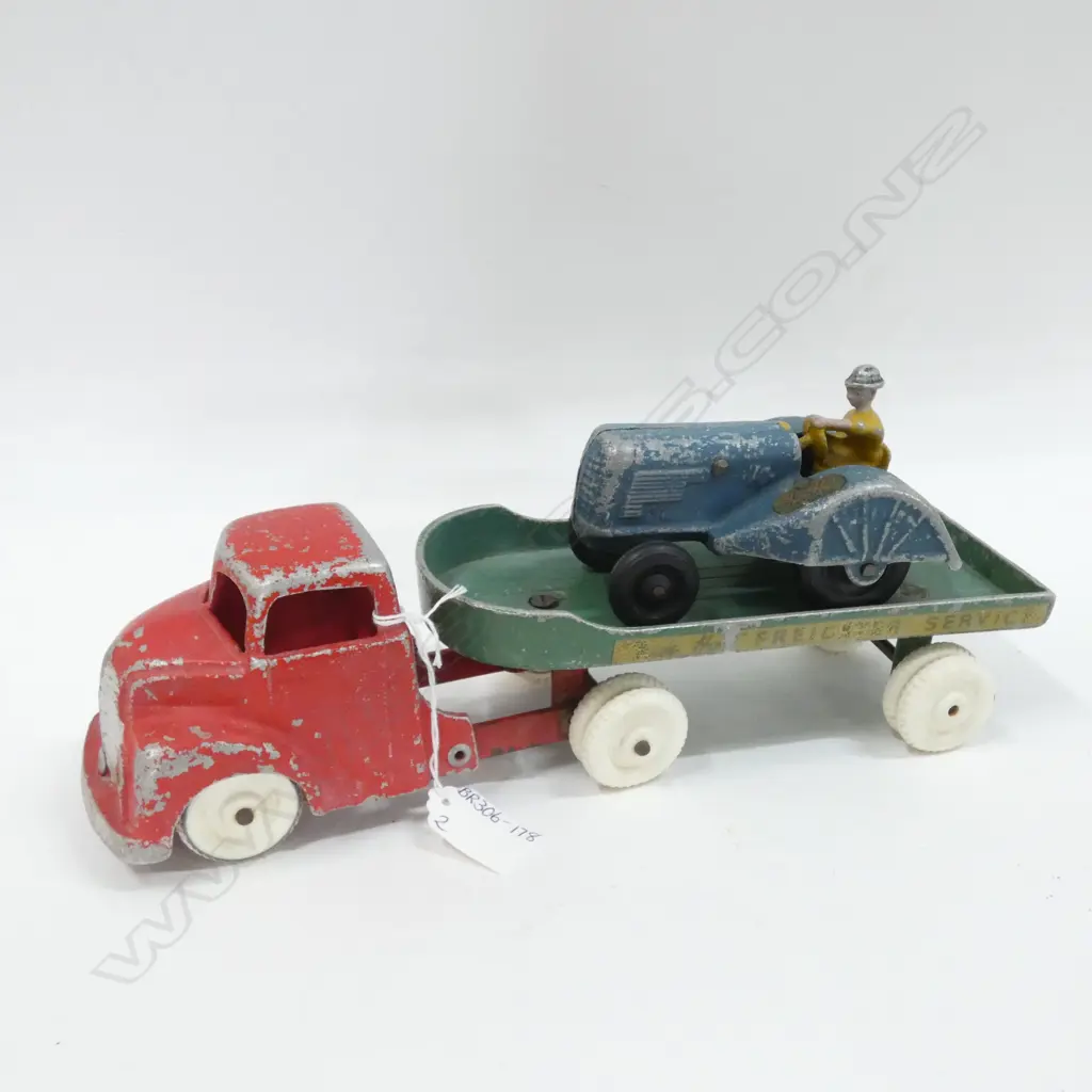 FUN HO TRACTOR & DRIVER & FLATBED TRUCK L. 310MM Image 1++