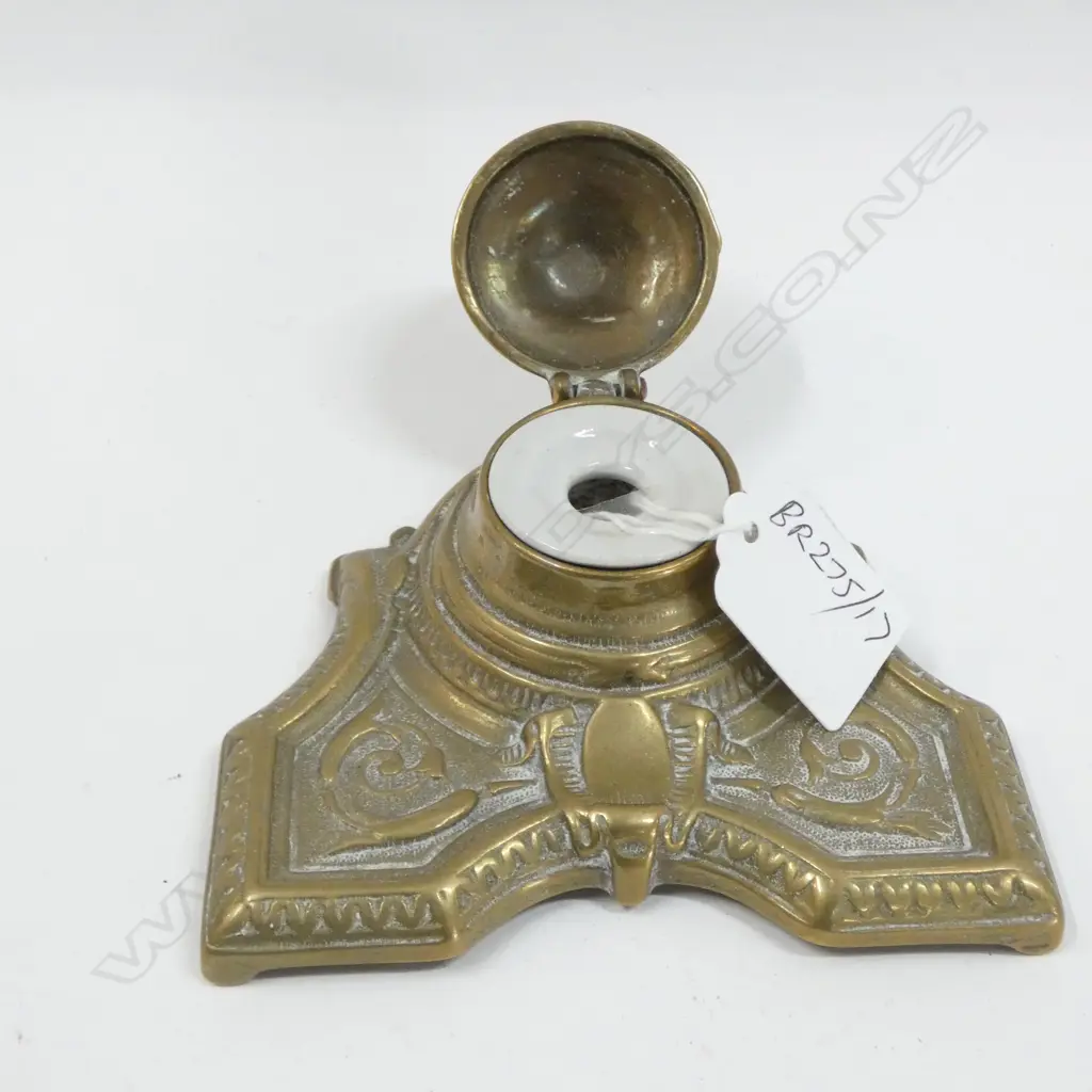 SMALL VINTAGE BRASS INK STAND W.115mm Image 1++