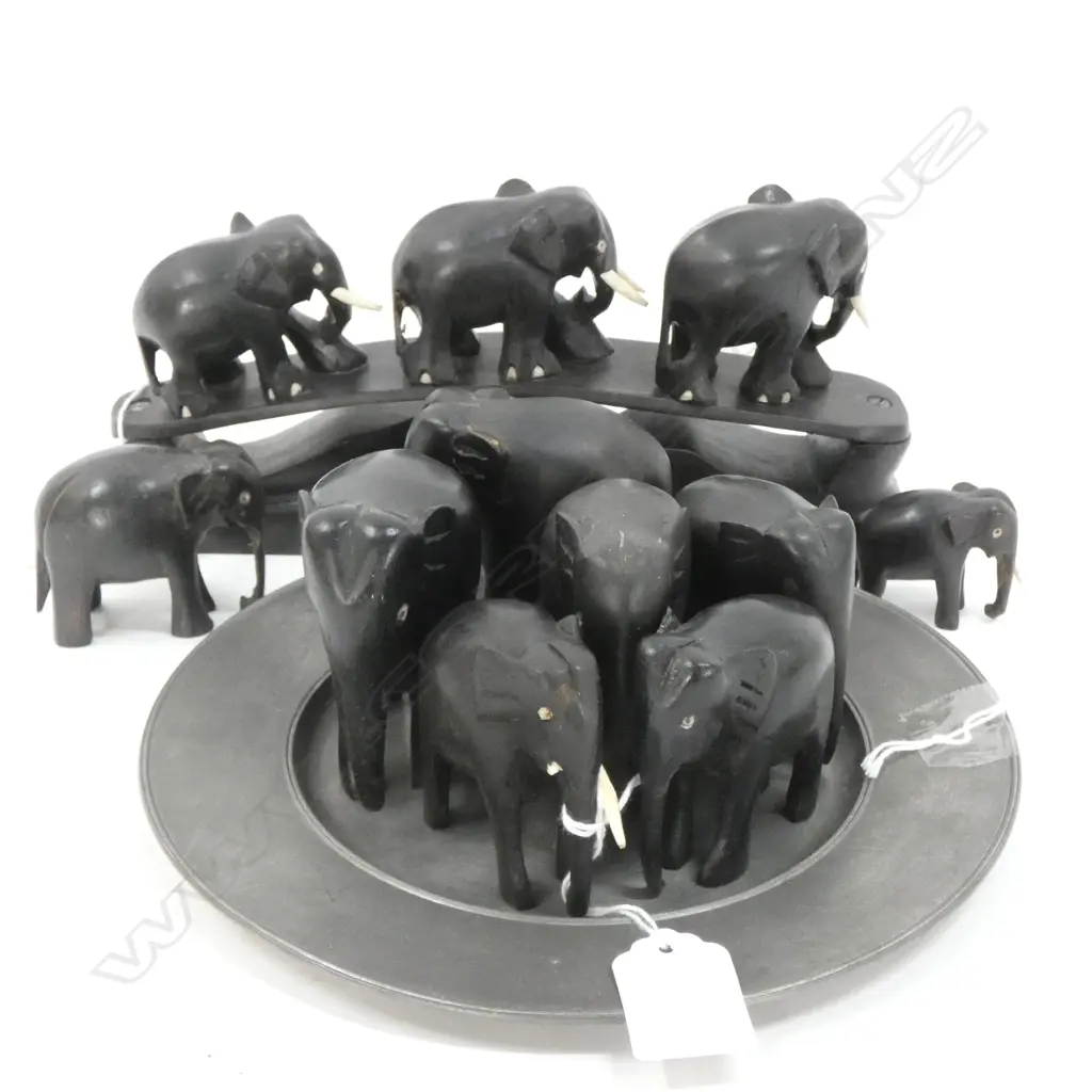 BRIDGE OF ELEPHANTS L 220MM + PEWTER TRAY OF 8 WOODEN ELEPHANTS Image 1++