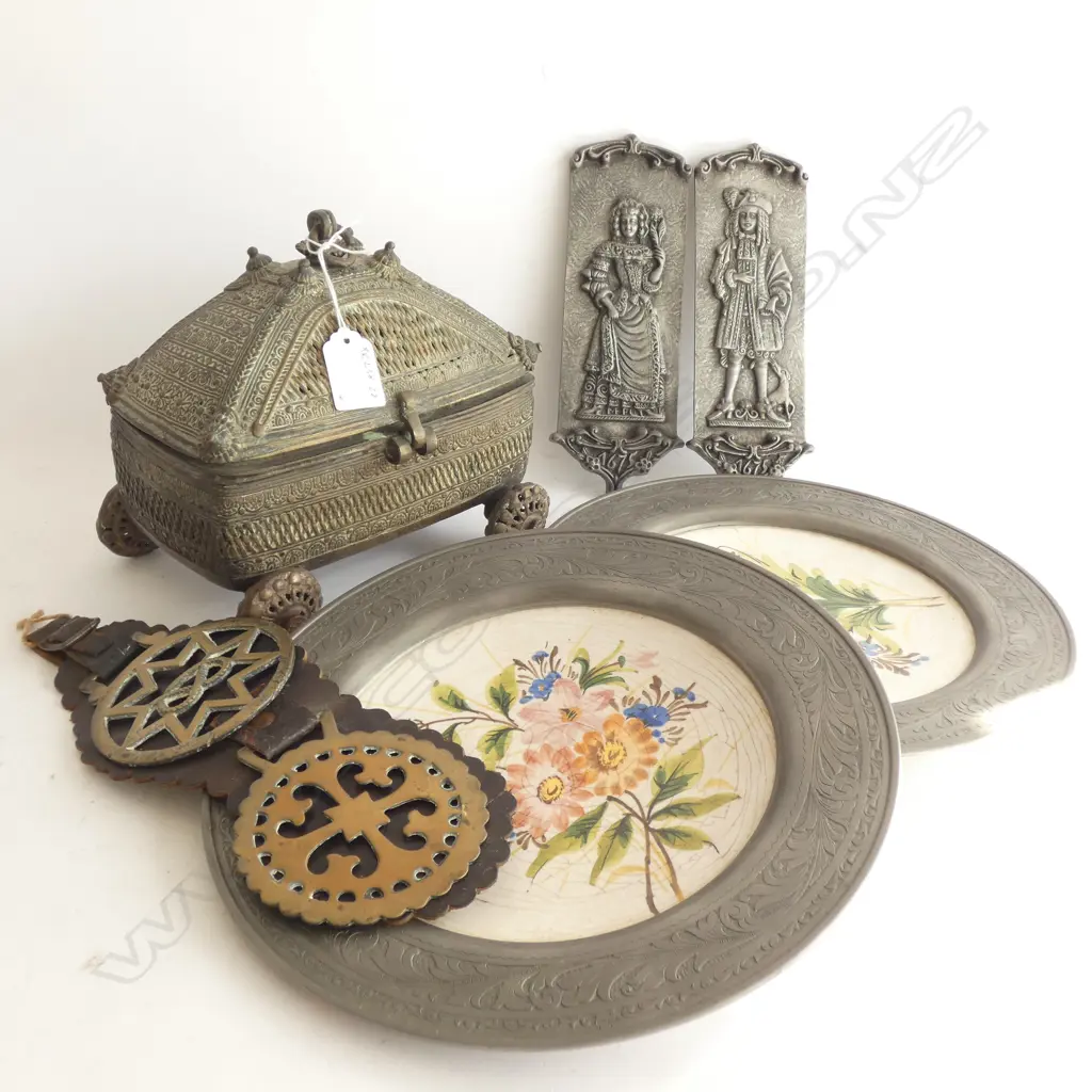 INDIAN BRASS CARRIAGE BOX, HORSE BRASSES, GERMAN PEWTER PANELS & PR PEWTER FRAMED PLATES Image 1++