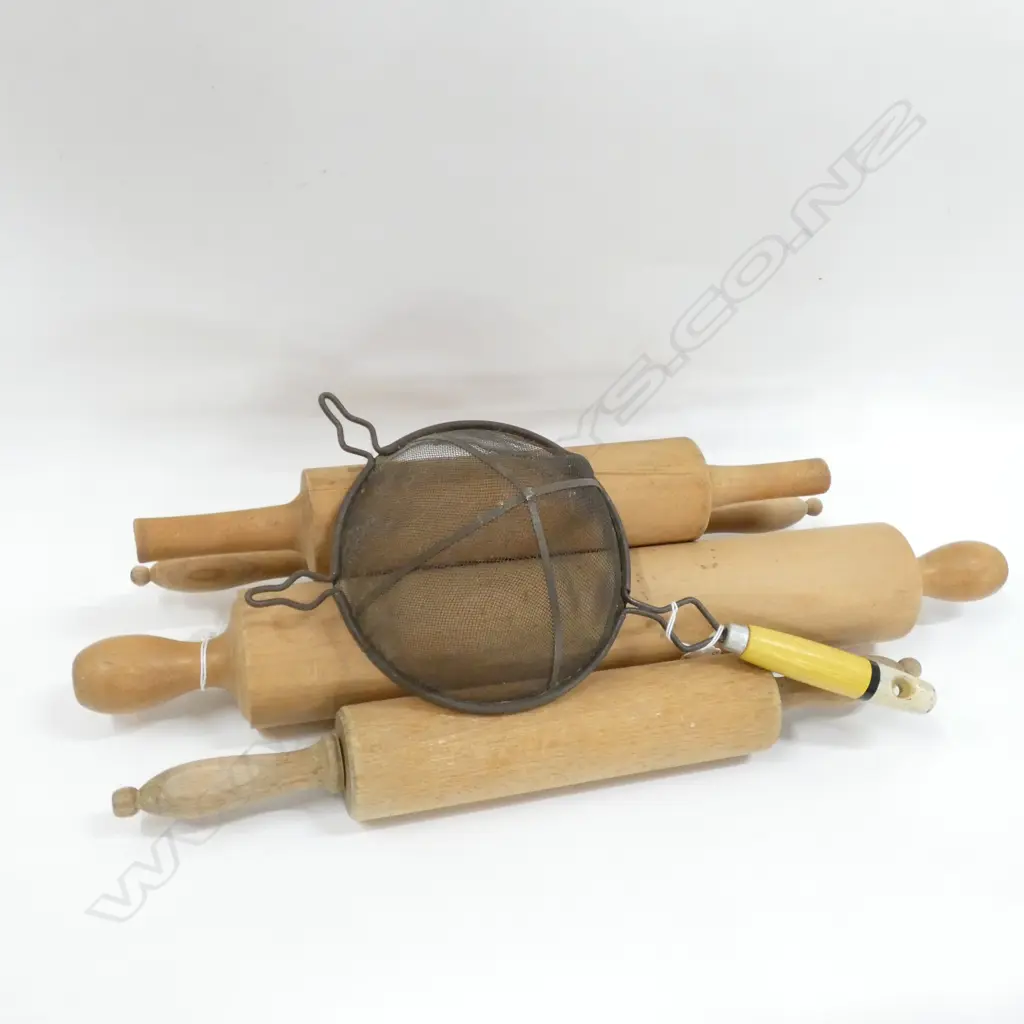 4 OLD WOODEN ROLLING PINS (LARGEST L. 550MM) & METAL SIEVE Image 1++