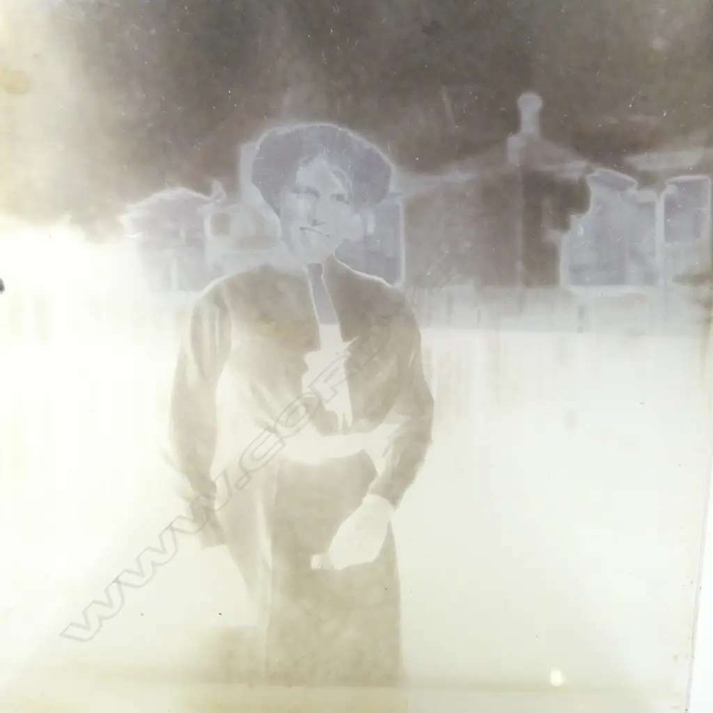OLD JEWELLERY BOX OF VINTAGE GLASS PHOTOGRAPHIC NEGATIVE SLIDES  Image 1++