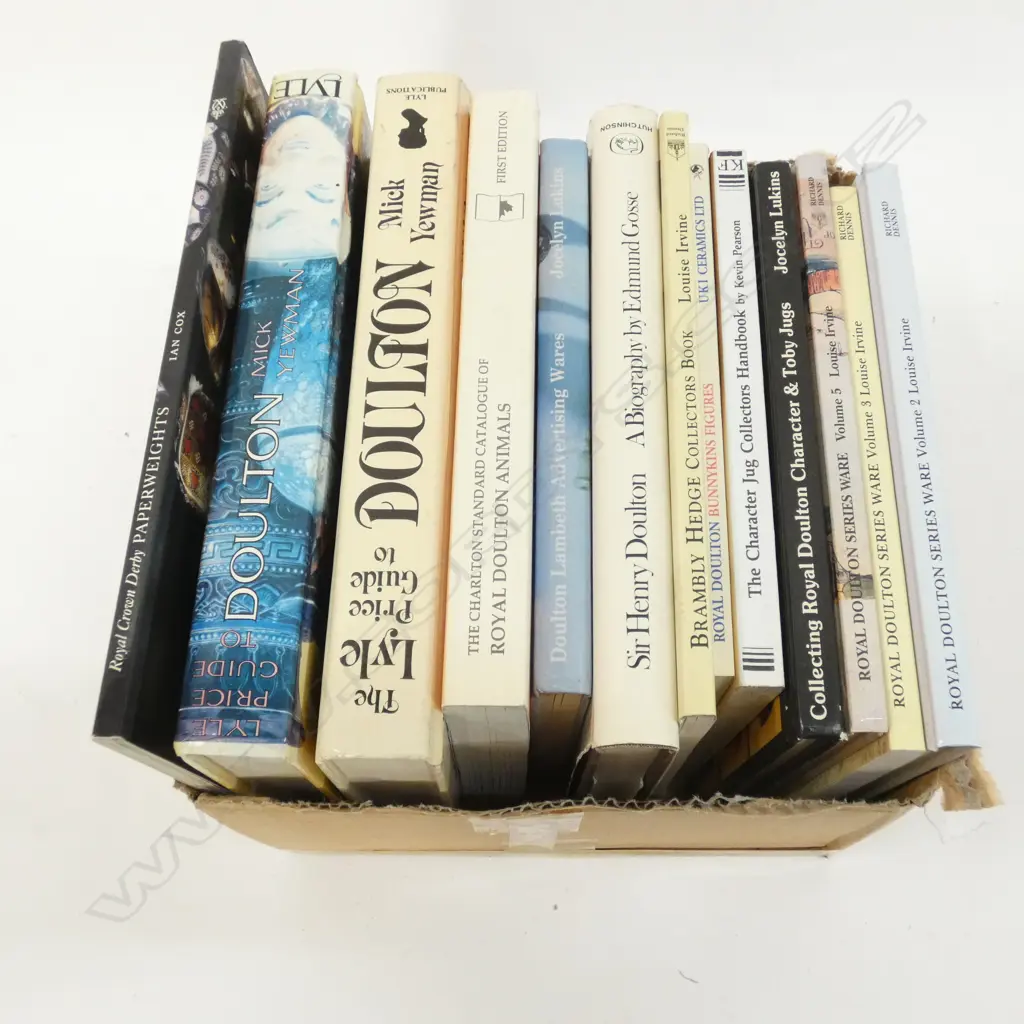 BOX OF REFERENCE BOOKS - DOULTON/LAMBETH ADVERTISING/SERIES WARE ETC Image 1++