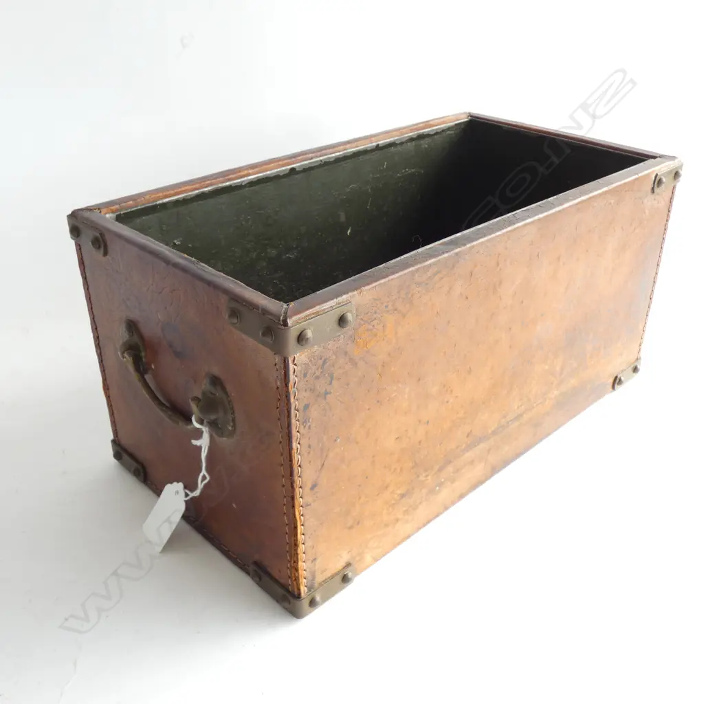LEATHER BOXED PLANTER W.335 D.185 H.165mm Image 1++