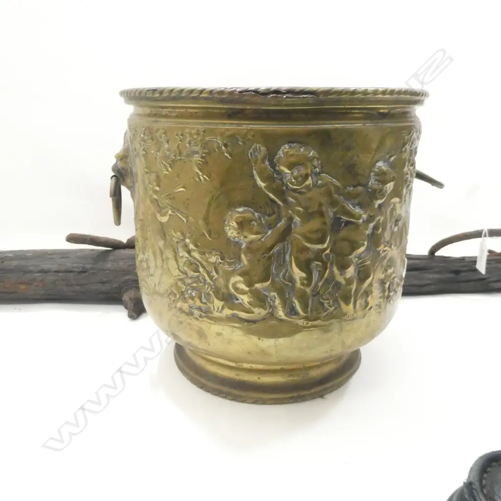 LG BRASS JARDINIERE - CHERUB DESIGN WITH LIONS HEAD HANDLES H. 225 DIA 225MM + CONTENTS INCL WALKING STICK Image 1++