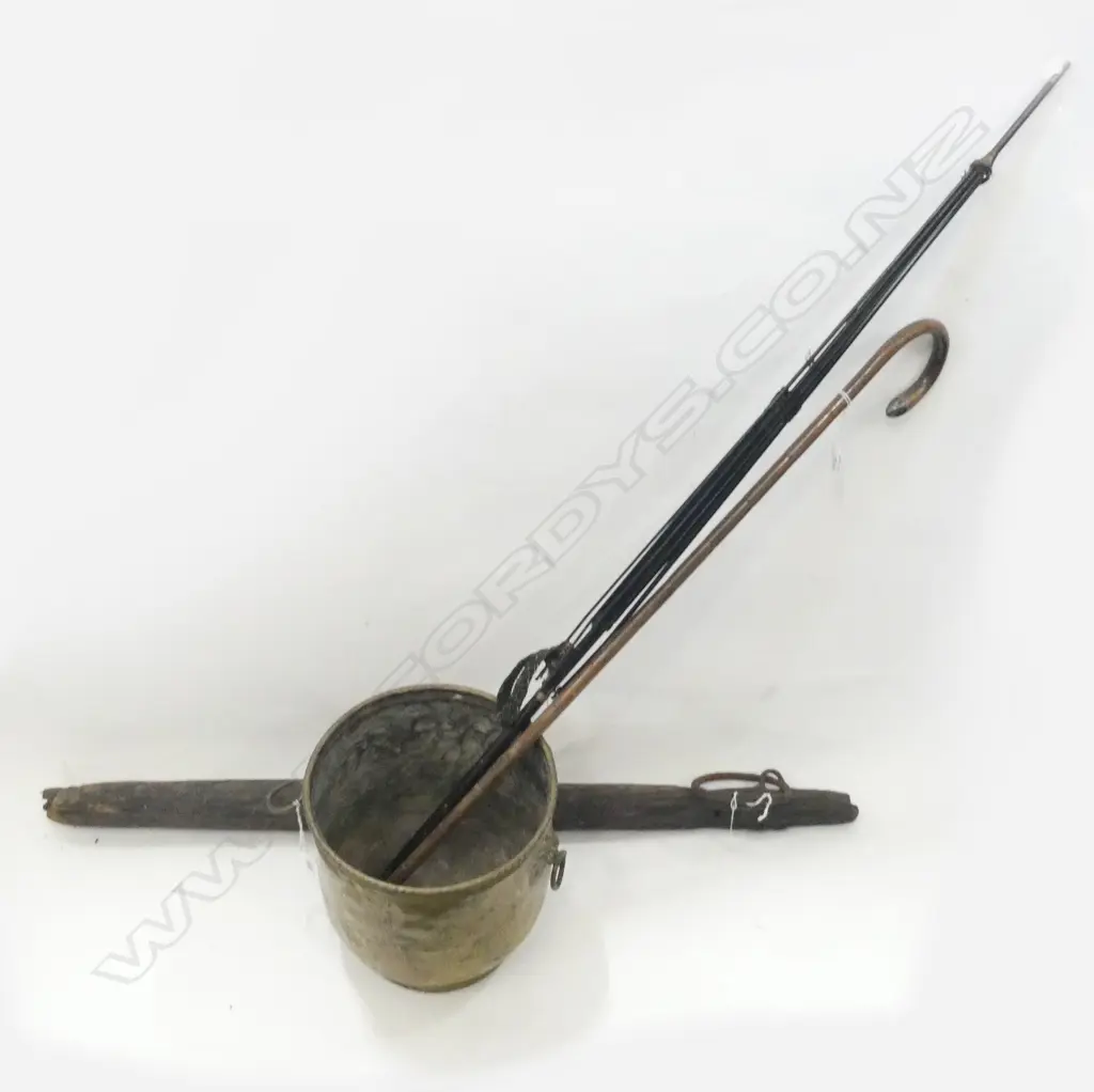 LG BRASS JARDINIERE - CHERUB DESIGN WITH LIONS HEAD HANDLES H. 225 DIA 225MM + CONTENTS INCL WALKING STICK Image 1++
