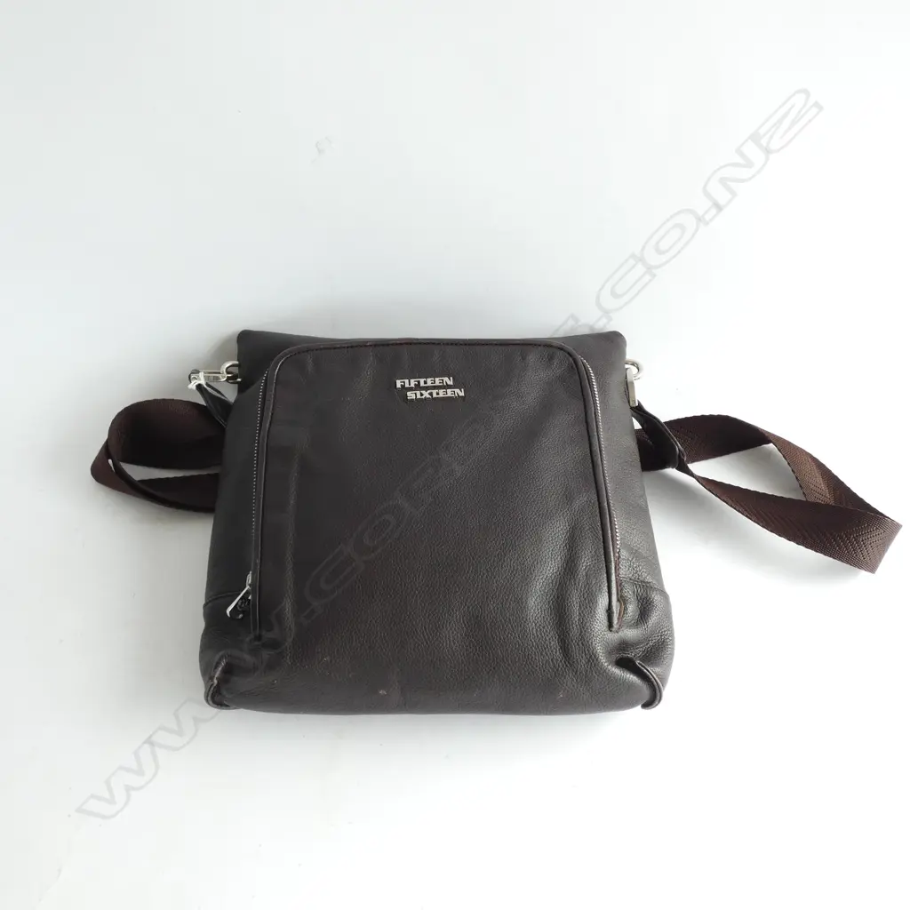 BROWN LEATHER CROSS BODY BAG Image 1++