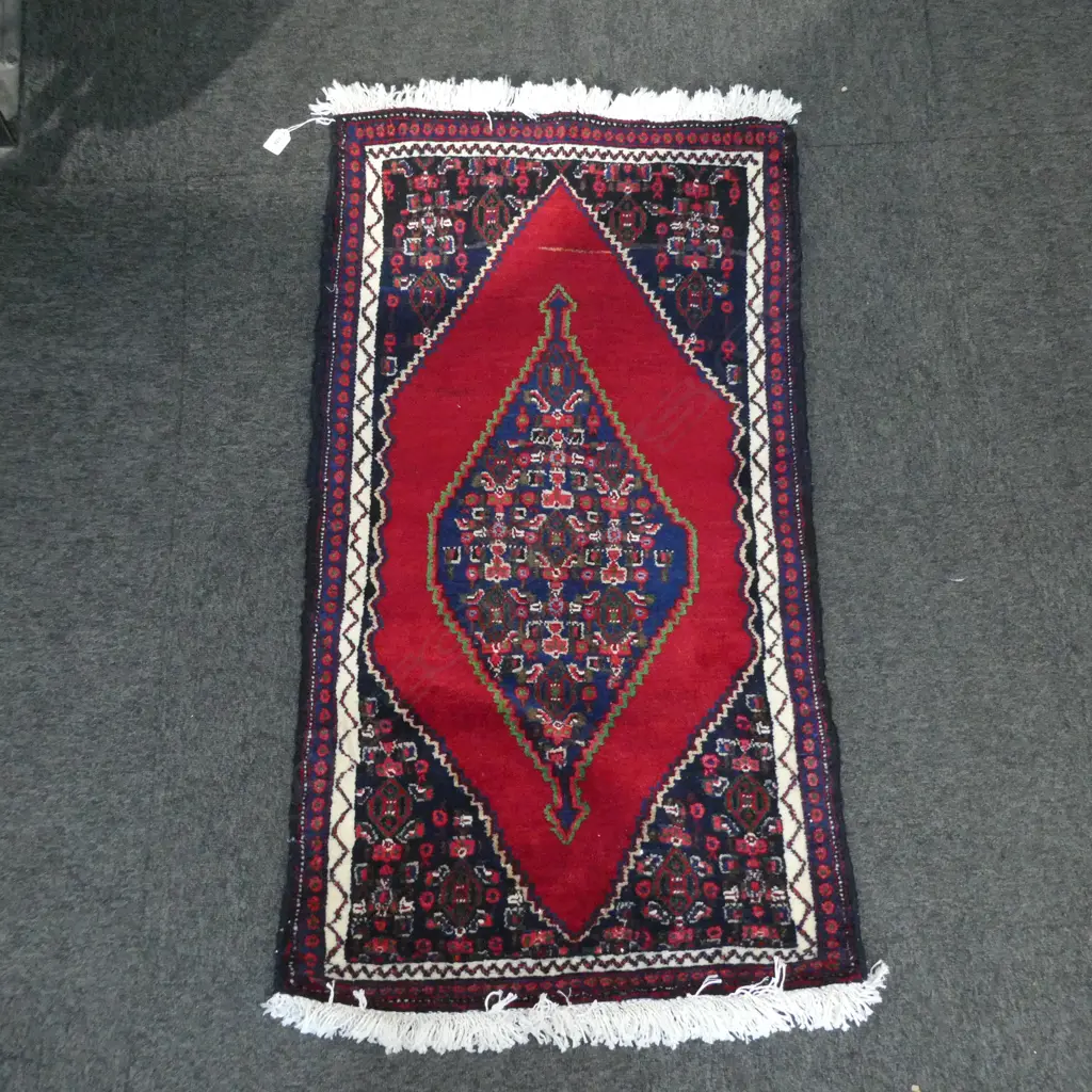 (261G) PERSIAN H/KNOTTED ARAK RUG 1100 X 610 mm Image 1++