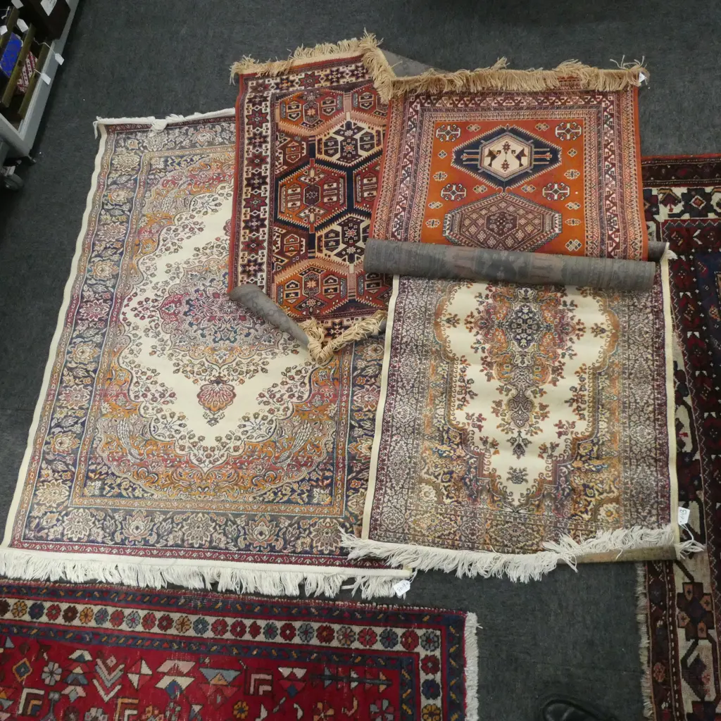 4 MACHINE KNOTTED RUGS Image 1++