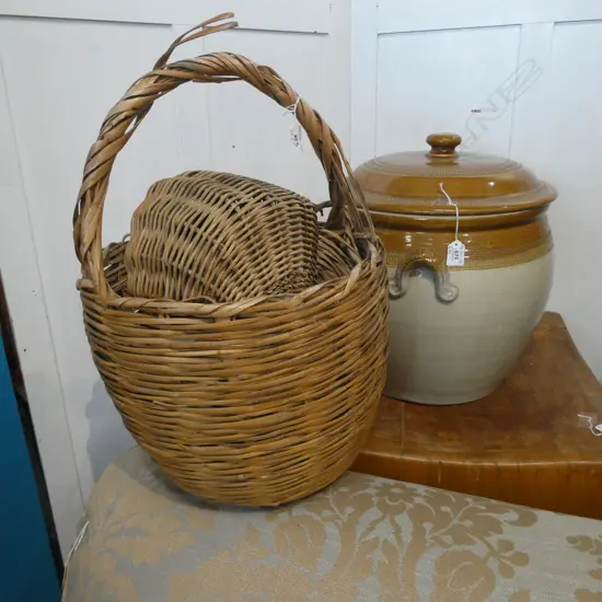 2 CANE BASKETS - 1 WITH LID + LG POTTERY CROCK - LID AF H. 340MM