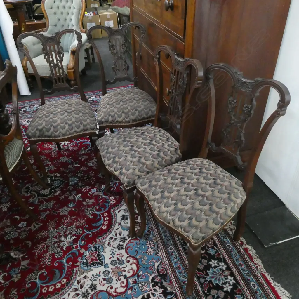 4 VICTORIAN CHAIRS Image 1++