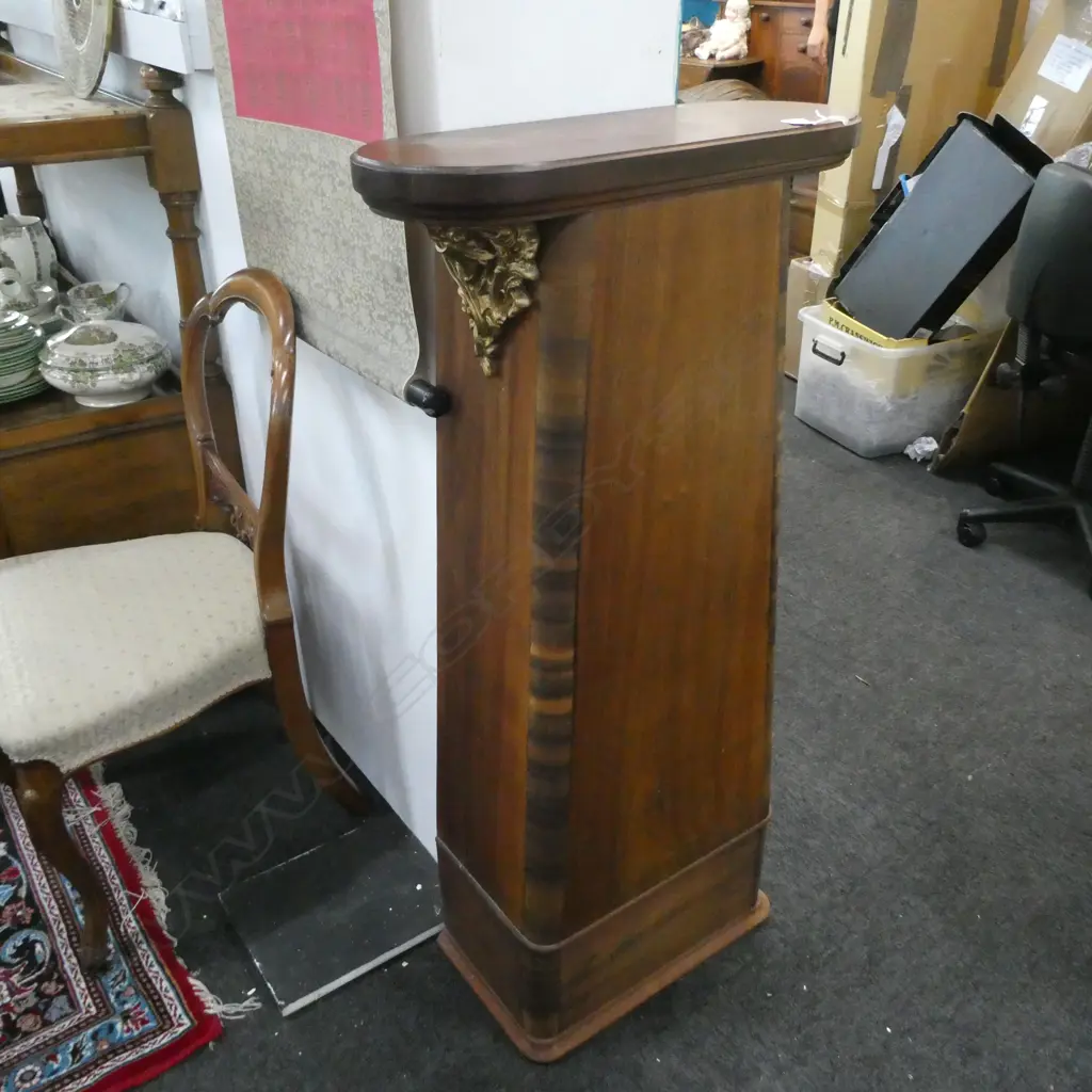 EARLY 20THC WALNUT TORCHERE STAND GILT SCROLL BRACKETS Image 1++