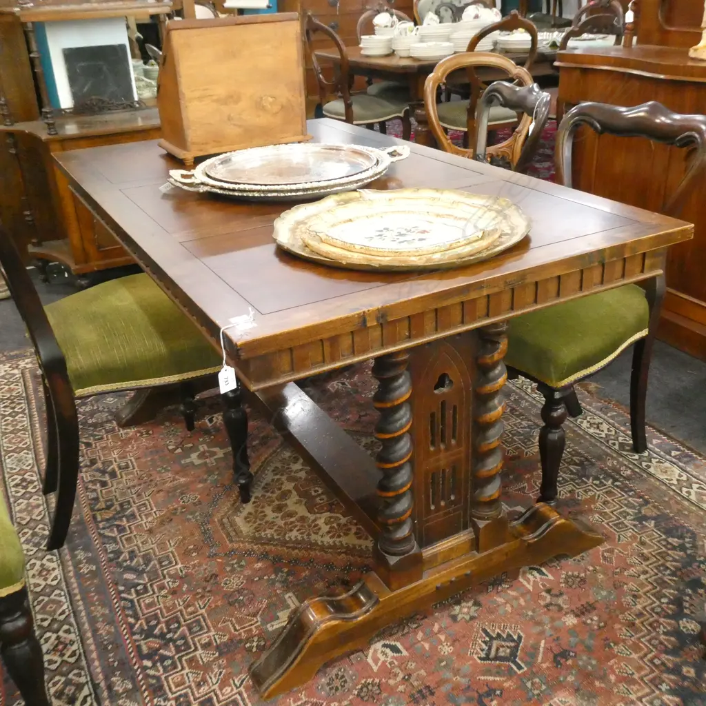 OAK BARLEY TWIST TABLE Image 1++