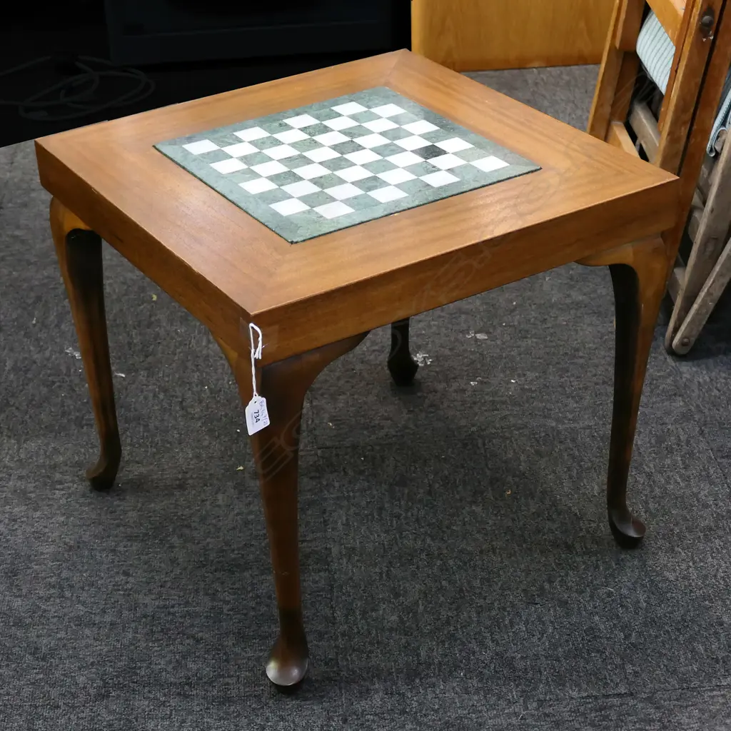 QUEEN ANNE-STYLE MAHOGANY TABLE, WITH INSET QUARTZ CHESS BOARD Image 1++