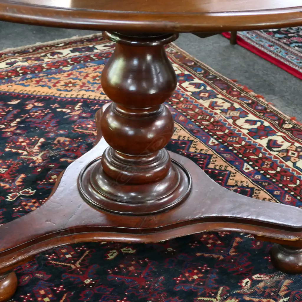 VICTORIAN  MAHOGANY TILT-TOP CENTRE TABLE Image 1++