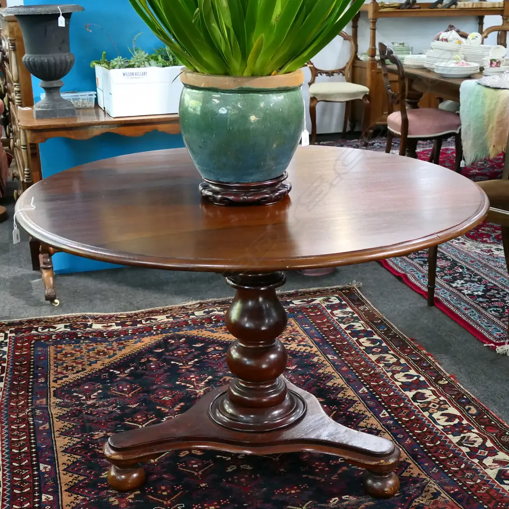 VICTORIAN  MAHOGANY TILT-TOP CENTRE TABLE Image 1++