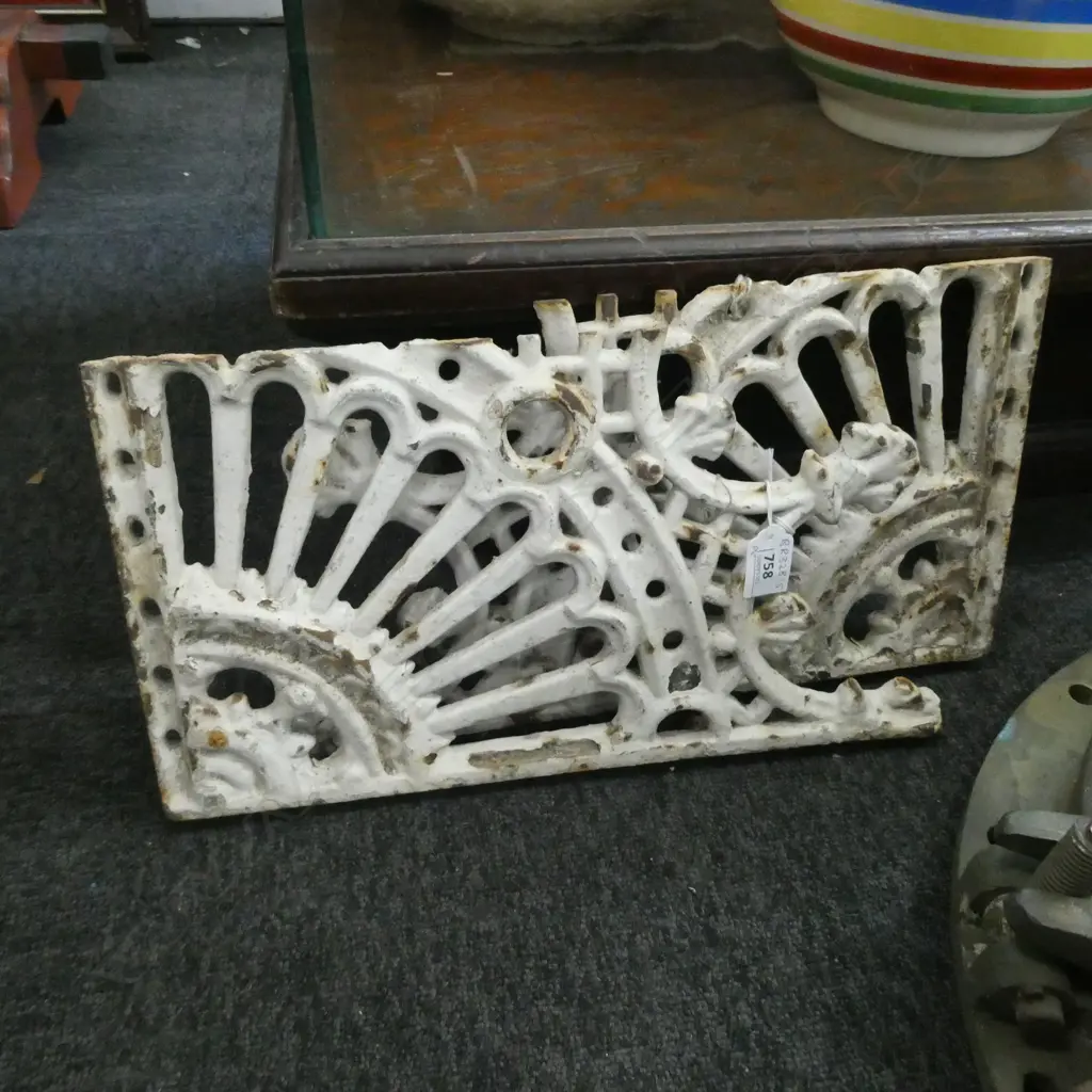 PAIR CAST IRON SHELF BRACKETS Image 1++