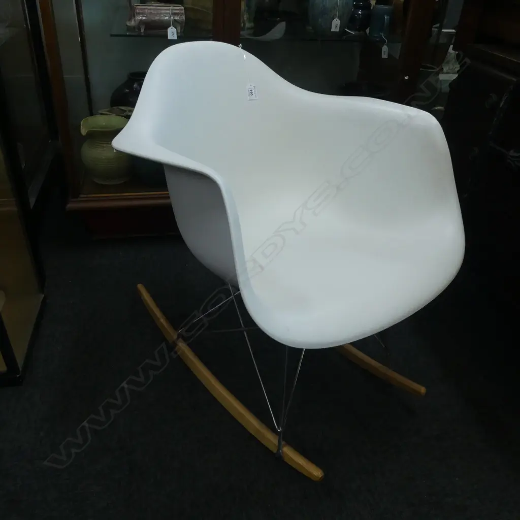 EAMES STYLE ROCKER Image 1++