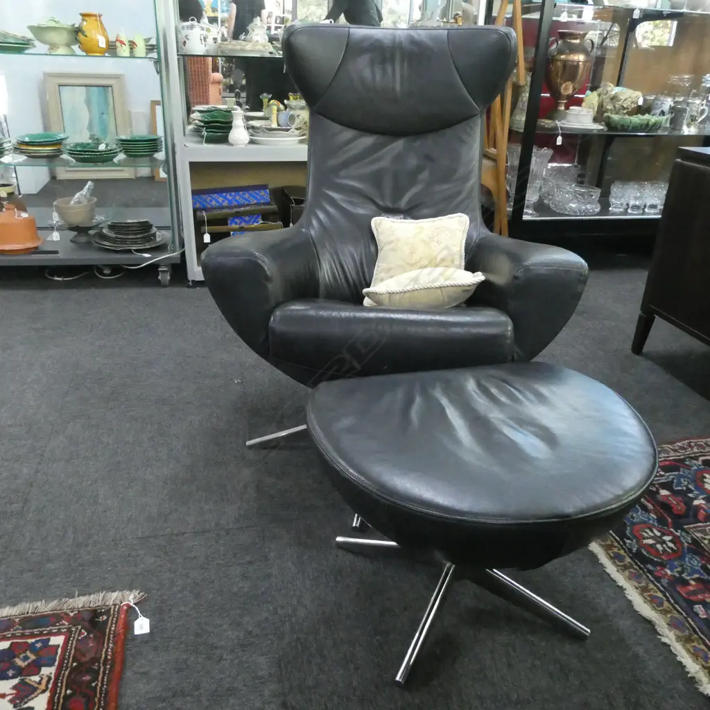 HJELLEGJERDE NORWEIGIAN MODERNIST LEATHER CHAIR & OTTOMAN Image 1++