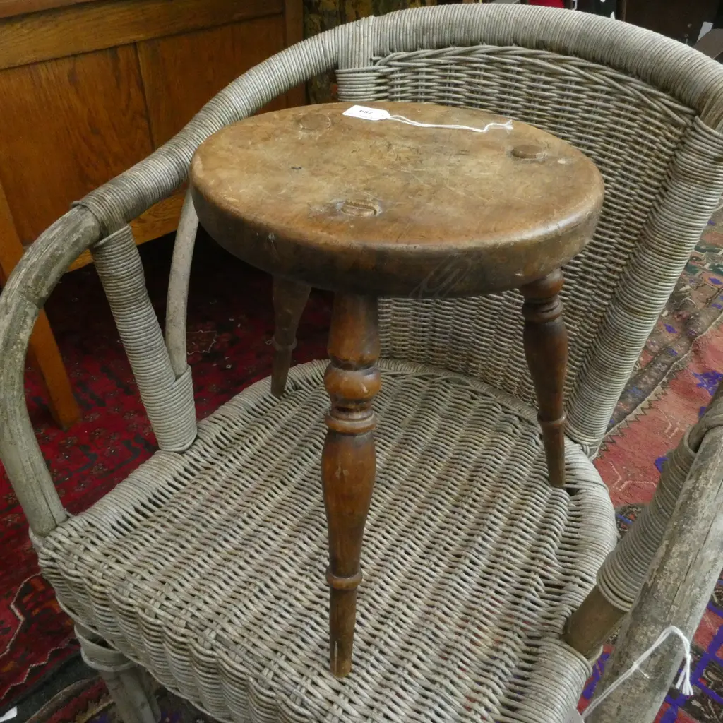 RUSTIC WOODEN 3 LEGGED MILKING STOOL DIA 280MM Image 1++