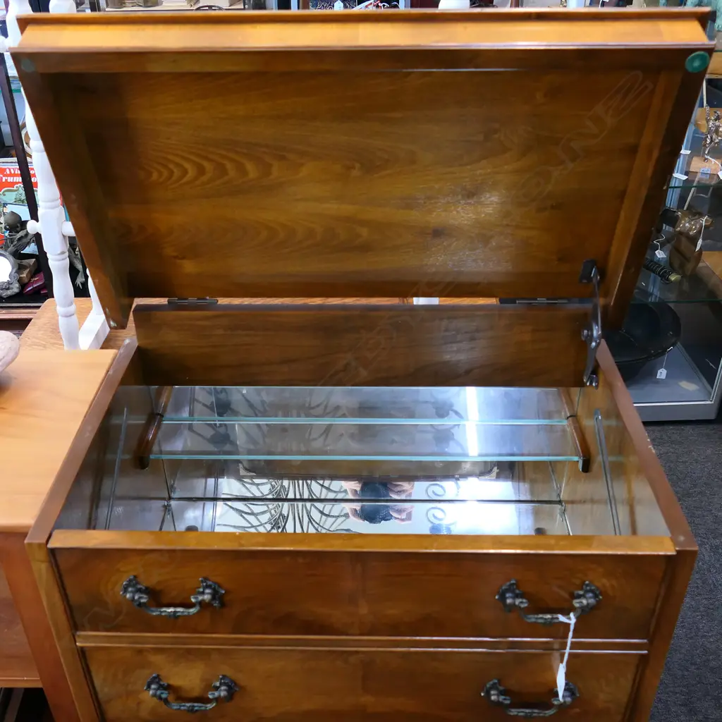 QUEEN ANNE STYLE DRINKS CABINET  Image 1++