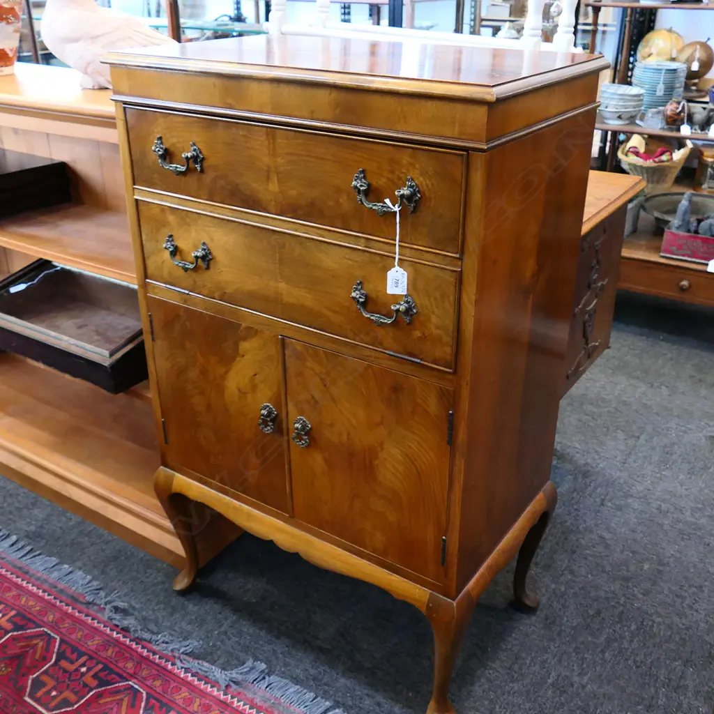 QUEEN ANNE STYLE DRINKS CABINET  Image 1++