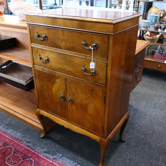QUEEN ANNE STYLE DRINKS CABINET 