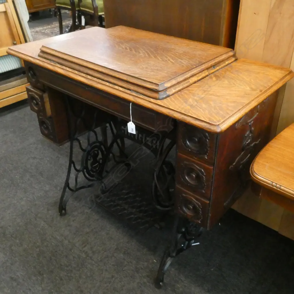 SINGER TREADLE SEWING MACHINE Image 1++