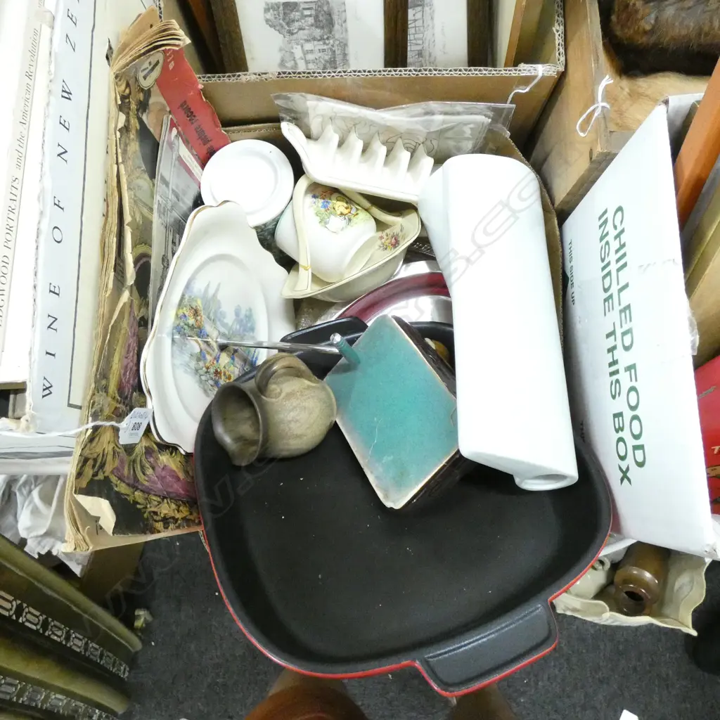 LOT ASST ROYAL EPHEMERA/EP/ LANCASTER/TOAST RACK VASES ETC Image 1++