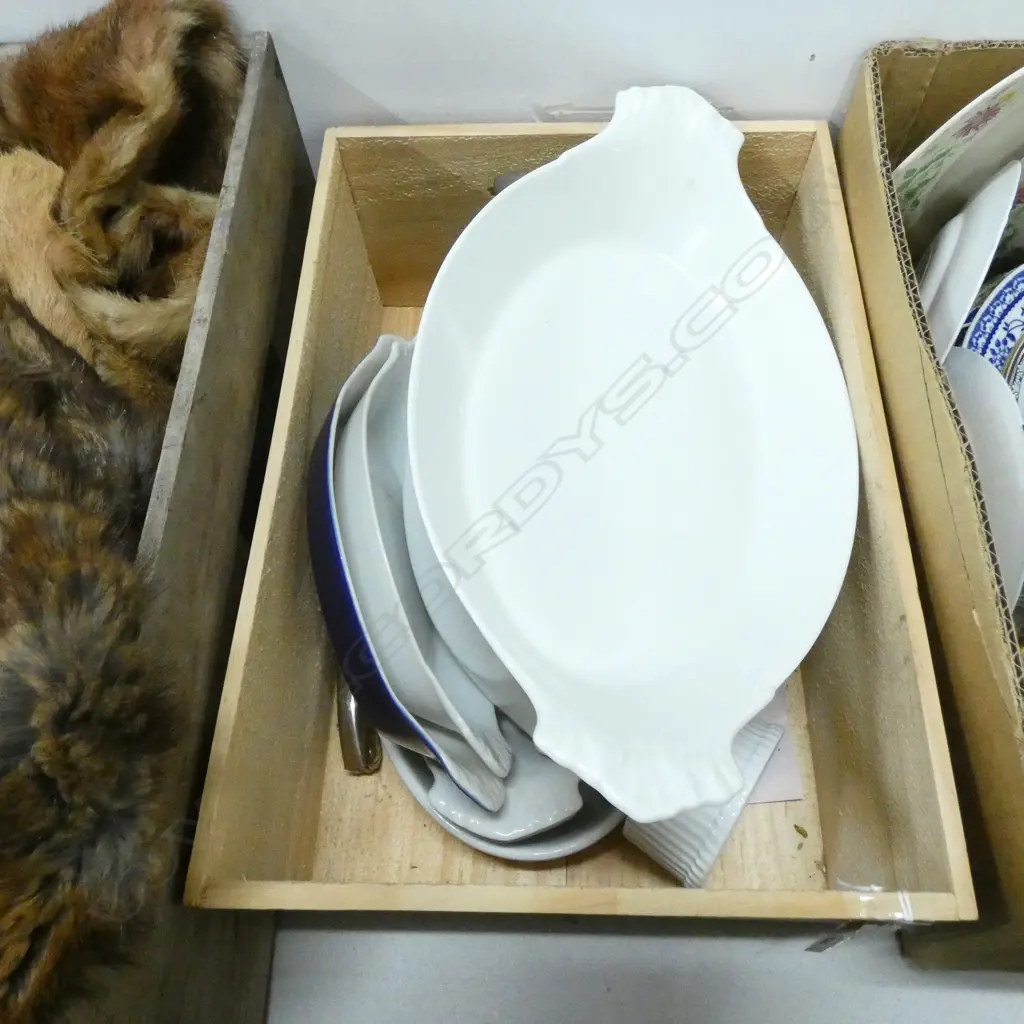 WOODEN BOX WHITE OVAL SERVING DISHES  Image 1++