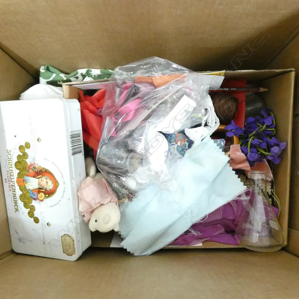 BOX ASST WHITE LINEN / SEWING ITEMS & BUTTONS ETC. Image 1++