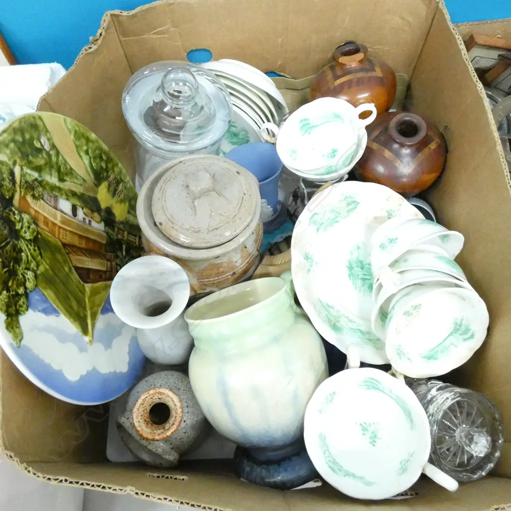 LG BOX LOT GLASS / POTTERY / CUTLERY / WEDGWOOD ETC.. Image 1++