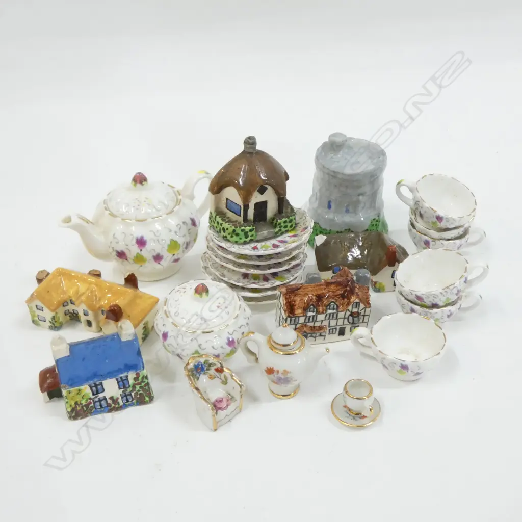 SM BOX MINIATURE HOUSES & TEA SETS INC. 14PC ARTONE INCL TEAPOT Image 1++