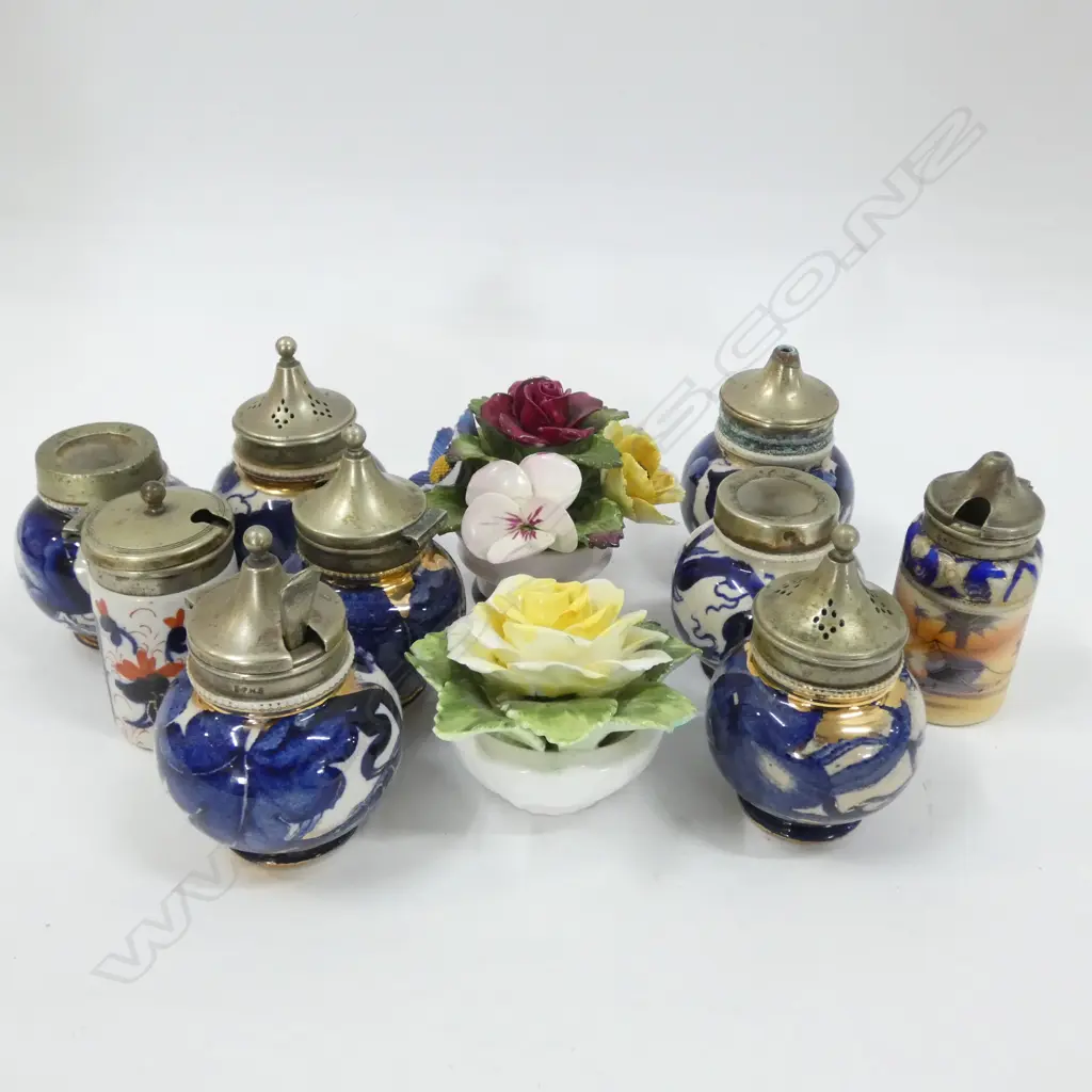 SM BOX EP RIMMED CONDIMENT SETS & 2 PORCELAIN FLOWERS Image 1++